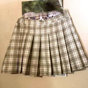Green pleated plaid skirt